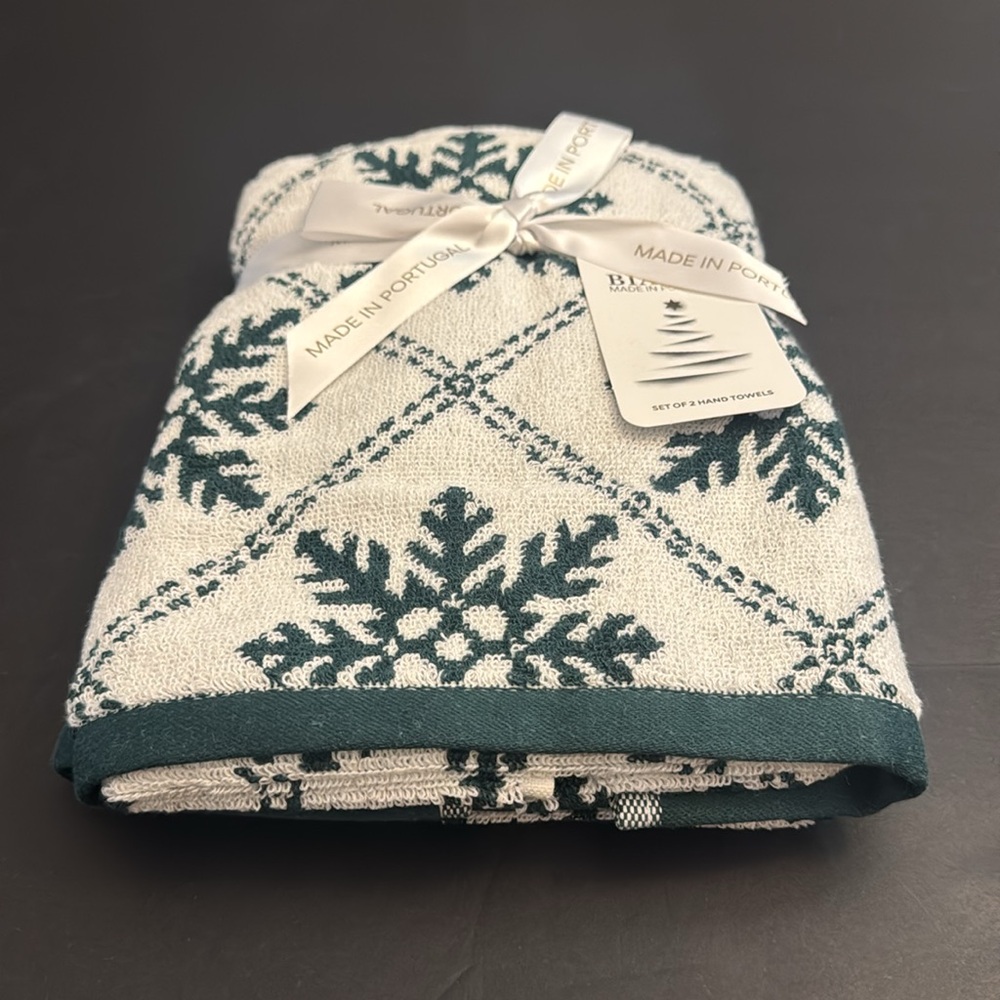 6pc BIANCA Holiday Motif Reversible Snowflakes Towel Set- Green/White - Picture 4 of 6